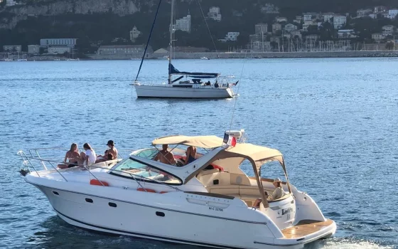 Rent a boat in Nice – Jeanneau Prestige 34 (2005)